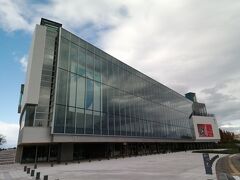 この旅の目的地「富山県美術館」到着。
約260kmの道のり、所要3時間45分でした。