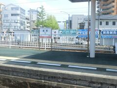 向かいは、３番ホーム。
駅名標を撮ろうと思って。