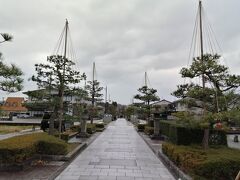 富山城を見学の後、高岡にやってきました。
目指すは国宝瑞龍寺。これは参道にもなっている八丁道。