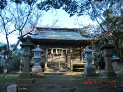 ホテルの近くに神社が沢山ありました。