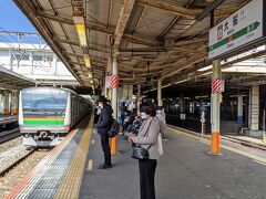 大船駅から熱海行きの東海道線に乗車します。