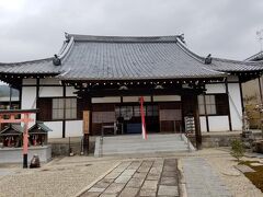 不空院。「縁きりさん」「縁結びさん」の２つの祠があります