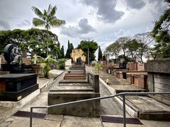 【サンパウロ　カルデアウ墓地（Cemiterio Sao Paulo Cardeal）】

墓石もかなり大きく立派で手入れもされています。