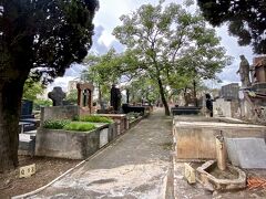 【サンパウロ　カルデアウ墓地（Cemiterio Sao Paulo Cardeal）】

私は、すでに長い間ブラジルにいますが...ブラジルで墓に来るのは2度目（社員がなくなった時以来）です。