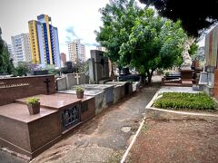 【サンパウロ　カルデアウ墓地（Cemiterio Sao Paulo Cardeal）】

そこには「エビータ」が眠っており、観光地にもなっています。

PS)エビータ（エバペロン）
https://ja.wikipedia.org/wiki/エバ・ペロン