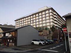 こちらは「ANAクラウンプラザホテル京都（旧全日空ホテル）」です。