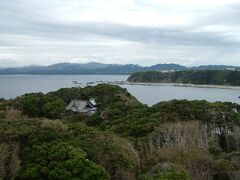 潮岬からは、晴れていればもっと素晴らしい景色がみれたと思います。