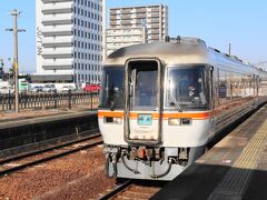 特急 南紀で、松阪駅から新宮駅に向かいます。