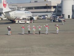 今日のお見送りは大人数です。「行ってきまーす」