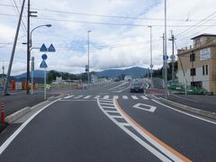 　パンクのロスタイム4時間で卯之町出発はお昼を過ぎました。予約した久万高原の宿にたどりつくために自転車を急ぎ走らせます。相変わらず後輪はガタガタしていますが、またパンクするなど考えてもいませんでした。広川を越えて大洲市内に入ります。