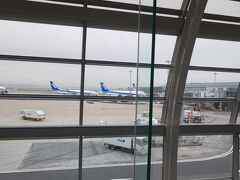 搭乗前に少しだけ休憩
「POWER LOUNGE NORTH」から見えた飛行機たち