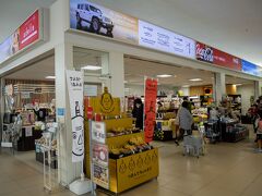 あー、楽しかった～♪と、大満足で岩国空港に到着。
この先、この空港へはもう戻らないので、お土産など見たかったのですが、今日はバスや電車の時間もあり、タイムスケジュールが厳しいので我慢して通り過ぎます。
