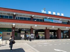 11:22。
JR宮島口に到着。

お昼に宮島といえば…宮島名物のあなご飯♪
あなご飯初体験という旦那様に、どーしても昔よく食べていた、行列のできる店のものを食べさせたくて、急いできました。