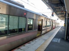 岩国から、宮島口まで次は鉄旅。
その後、フェリーで宮島に渡るので、お昼までには飛行機・タクシー・バス・電車・船、と5種類も乗り物に乗ることになりますね、久々の旅行、楽しい♪