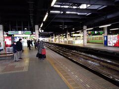 札幌でなぜか仙台のずんだ餅を買って札幌駅へ。ここからは快速「エアポート」に乗車して目的地の小樽を目指す。