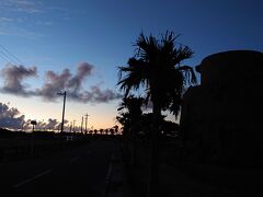 6:05　黒島展望台を通過。日の出を見るため伊古桟橋に向かっています。