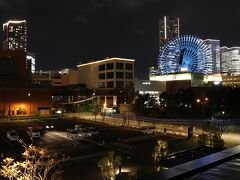 335号室からの夜景。
コスモクロック21、横浜ロイヤルパークホテルなど。
