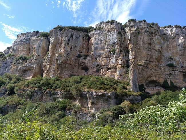 南フランスにはもっと規模の大きな峡谷があるそうですが<br />ここもすごかった！