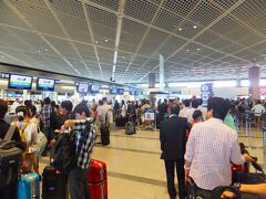 1日目：成田空港ターミナル１

飛行機とホテルを個人で予約して出発しました。