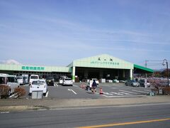 芝農園さんの目の前がJAグリーンプラザ伊豆の国。いちご狩りの後はお買い物。
