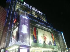 こちらも卸専門のファッションビル『NUZZON』
卸専門店は通常一般客への販売は受け付けてませんが、
交渉次第では何とかなる場合もあります