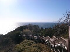 下田から松崎へ　
駿河湾側に出て恋人岬へ
木製デッキの遊歩道　結構な距離を歩きます。