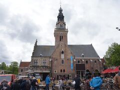 有名な聖ローレンス教会が見えるけれど時間がないので寄らず。