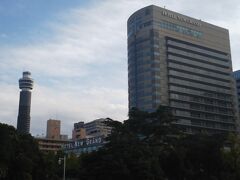 山下公園からのマリンタワー＆ホテルニューグランド。
