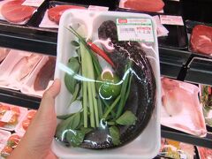 海外に行くとスーパーマーケットが何気に楽しいので、行ってみました。雷魚の鍋セットでしょうか。