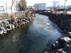 近くには、神田川が流れています。とても澄んだきれいな川です。