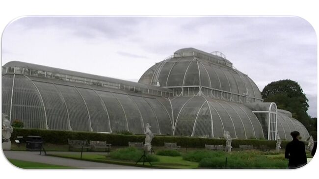 大きくて立派なパーム・ハウス。<br />1884年～1848年にかけて造られ、当時の造船技術を取り入れて、鉄と手吹きのガラスで出来た巨大温室です。