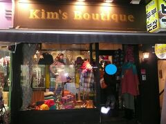ソウル市内に数店舗ある古着屋『Kim's Boutique』
1960～70年代モノ好きな方は必見です