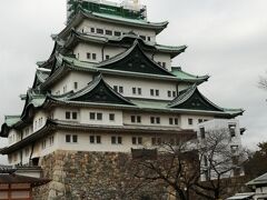 地下鉄で、名古屋城へ。お城の中は入れません。
