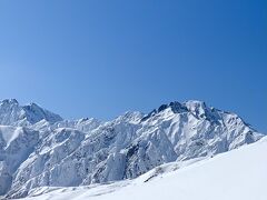 北アルプスの素晴らしい雪景色を
スキーをしながら楽しめるのが八方尾根スキー場です。
