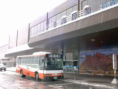 　上毛高原駅に到着。今回の主目的は雪の法師温泉長寿館に泊ること。