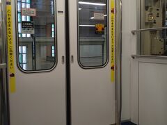 続いて乗り換えたのは千代田線です。