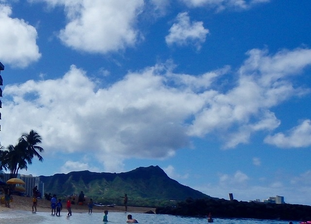 ダイヤモンドヘッドも見えますよ～(^^♪<br /><br />なかなか良いロケーションです。