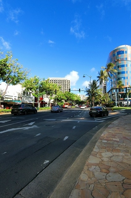 さてカラカウア通りに戻ります。<br /><br />