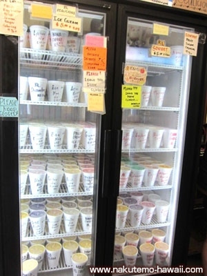 ここの店長さん(オジサン)ちょっと怖いです。<br />ドアを開けてアイスクリームを選んでいたら<br /><br />「早く閉めて！！」と怒られました～(>_<)