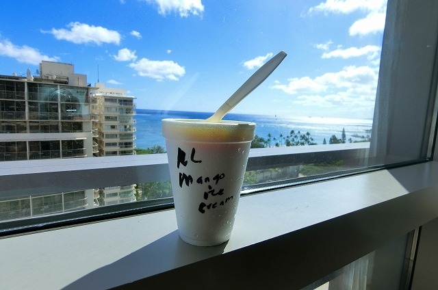 でもね<br />買ってきたマンゴーアイスは（次の日の朝食用に買ってきたフルーツも）<br />メチャクチャ美味しかったですよ～(*^^)v<br /><br /> サイズが大きいので冷凍庫に入れて、<br />３日間かけて食べました(笑)<br /><br /> 