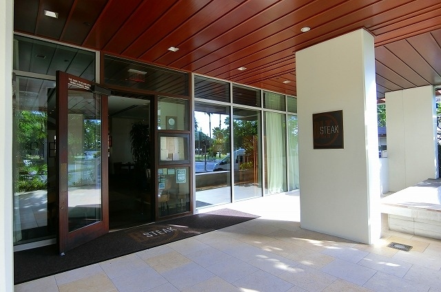 ホテルの一階にある<br /><br />ＢＬＴステーキへ。(熟成肉のお店）