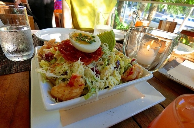 ロブスター・コブサラダ<br /><br />サラダはスゴーク美味しいんだけど、<br />肝心のロブスターがちょっと塩分多目でした(*_*;