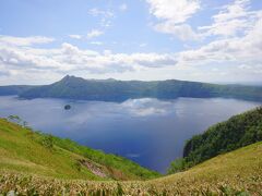 摩周湖が広ーく見渡せます。ここ、気持ちいいー！！
かなりのパノラマで開けた景色が楽しめるんですよー