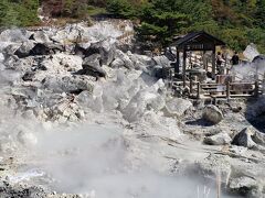 雲仙地獄です。

強烈な硫黄臭！一瞬で髪も洋服も硫黄臭に(笑
