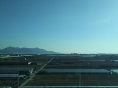 釜山-金海軽電鉄・大渚駅のホームからの風景。
釜山広域市の市域ではありますが、ご覧のとおり見渡す限りの田園地帯が広がっていました。