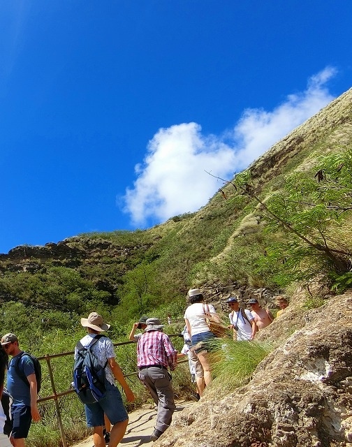 この辺は結構キツイです(T_T)<br /><br />水分補給をしながら進むと。<br /><br /> 