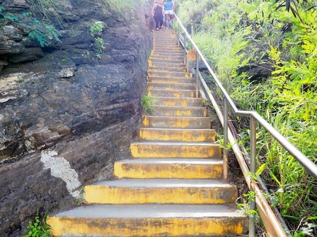 階段が出現！！<br />登りきって更に進みます。<br /><br /> 