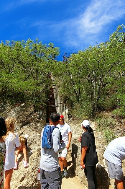 右側は<br /><br />頂上に続く・・・