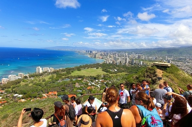 ジャーーーン！！<br /><br />展望台に到着！！展望台は大勢の観光客で大混雑(*_*;