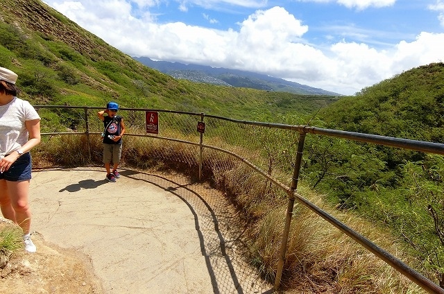 途中、遅れている私達を待っていてくれました(^^)